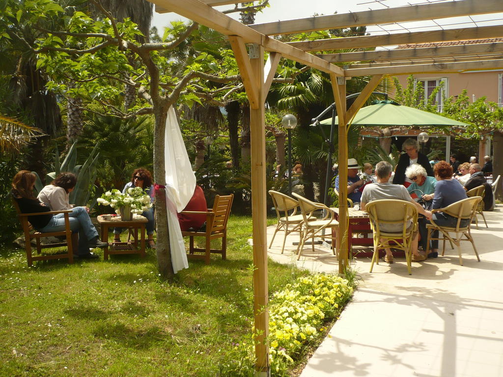 Hôtel Restaurant Les Chasseurs Marine de Pietracorbara Exterior foto